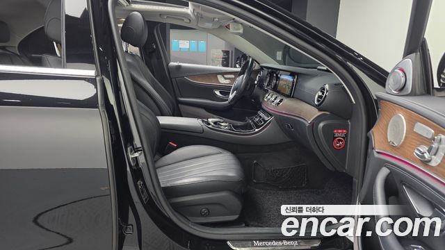 Mercedes-Benz E-Class 2019 — photo 11