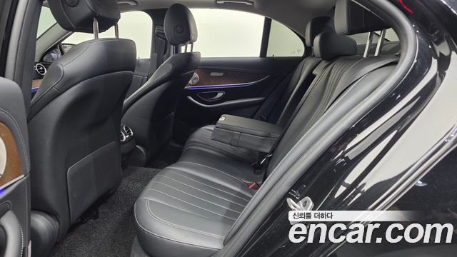 Mercedes-Benz E-Class 2019 — photo 12