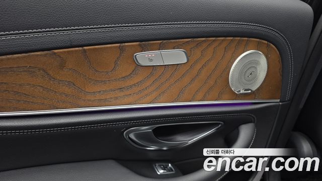 Mercedes-Benz E-Class 2019 — photo 18