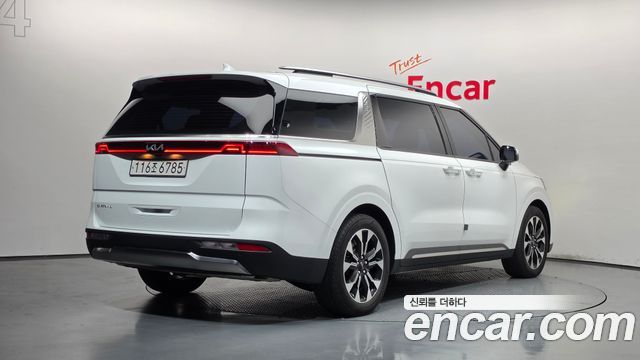 Kia Canival 2023 — photo 2