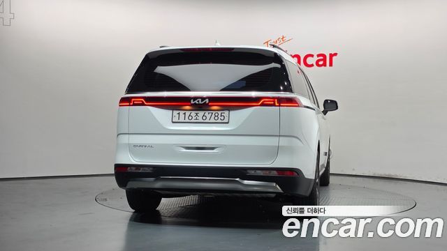 Kia Canival 2023 — photo 4