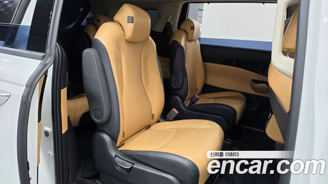 Kia Canival 2023 — photo 17
