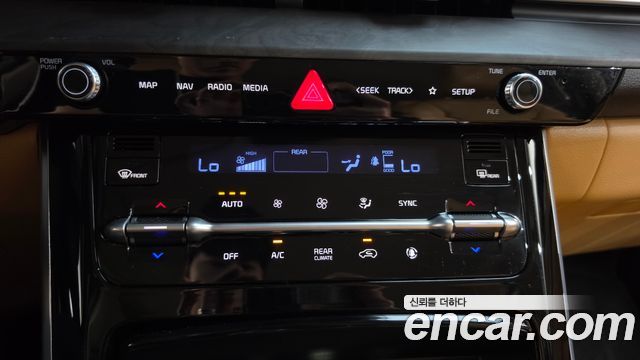 Kia Canival 2023 — photo 26