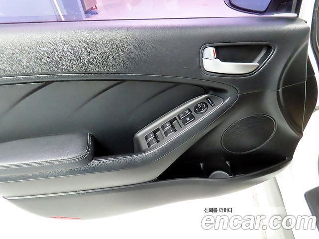 Kia K3 2015 — photo 14