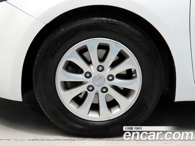 Kia K3 2015 — photo 19