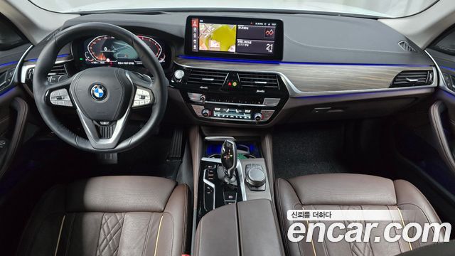 BMW 5-Series 2023 — photo 10