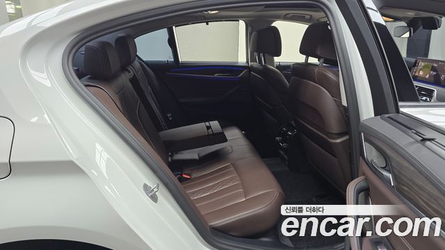 BMW 5-Series 2023 — photo 17