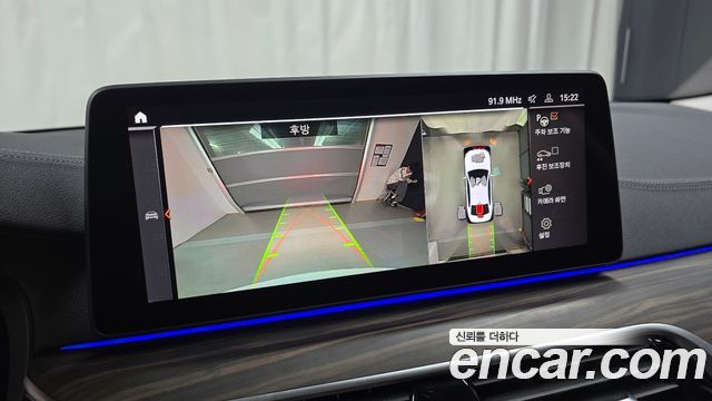 BMW 5-Series 2023 — photo 20