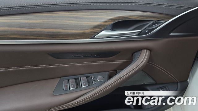 BMW 5-Series 2023 — photo 24