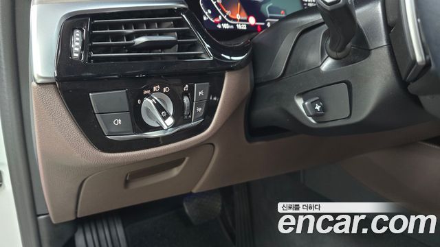 BMW 5-Series 2023 — photo 25