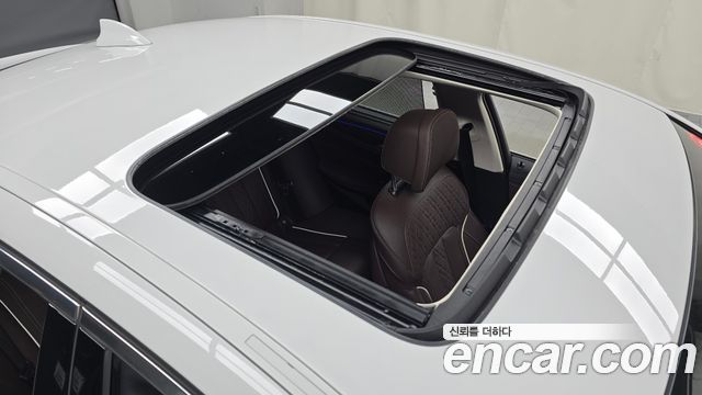 BMW 5-Series 2023 — photo 28