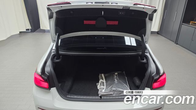 BMW 5-Series 2023 — photo 30