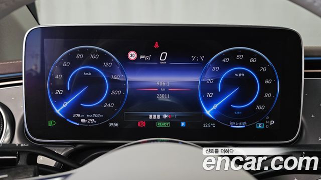 Mercedes-Benz EQE 2023 — photo 8