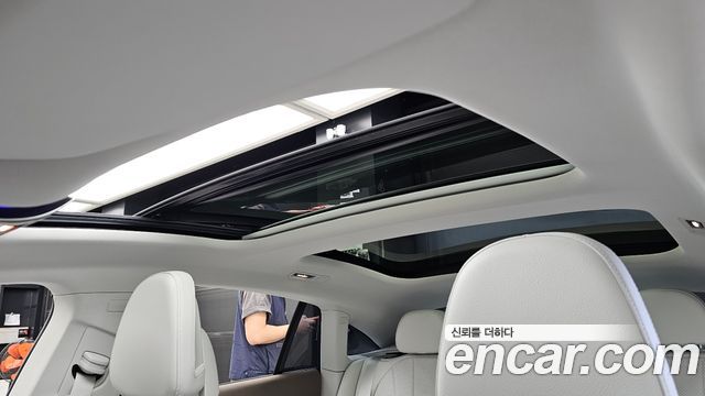 Mercedes-Benz EQE 2023 — photo 18