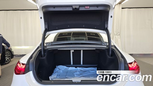 Mercedes-Benz EQE 2023 — photo 20