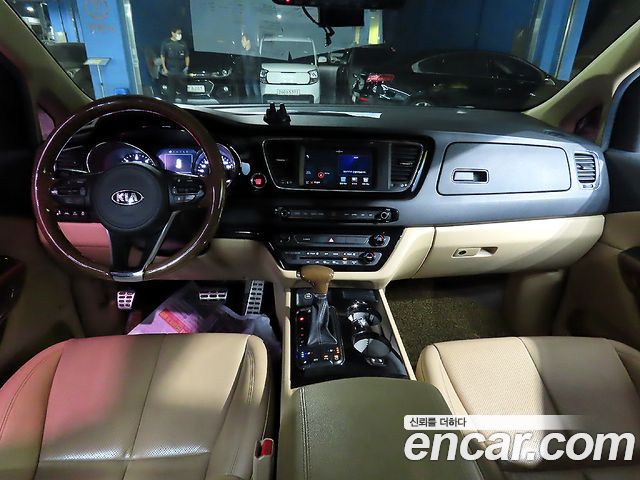 Kia Canival 2017 — photo 7