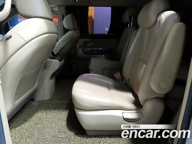 Kia Canival 2017 — photo 12