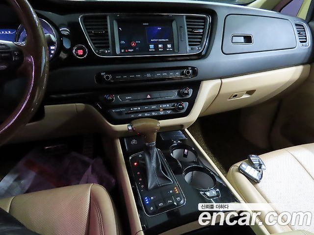Kia Canival 2017 — photo 16