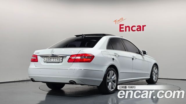 Mercedes-Benz E-Class 2013 — photo 2