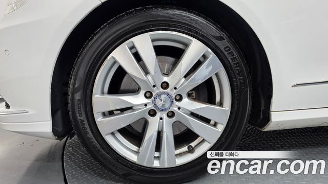 Mercedes-Benz E-Class 2013 — photo 5