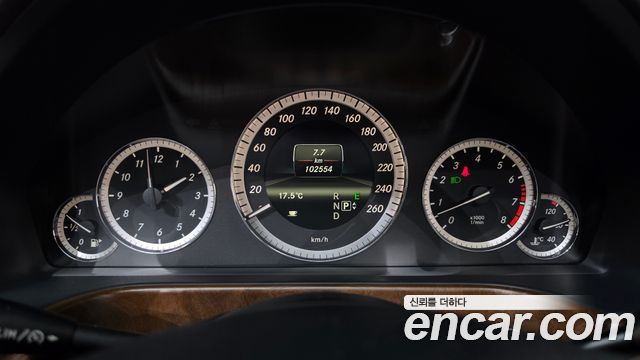 Mercedes-Benz E-Class 2013 — photo 8