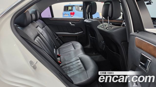 Mercedes-Benz E-Class 2013 — photo 12