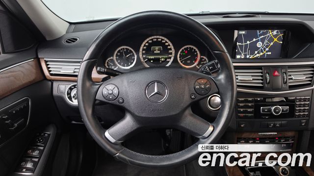 Mercedes-Benz E-Class 2013 — photo 13