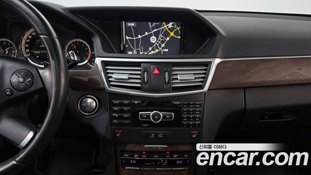 Mercedes-Benz E-Class 2013 — photo 14