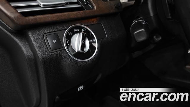 Mercedes-Benz E-Class 2013 — photo 17
