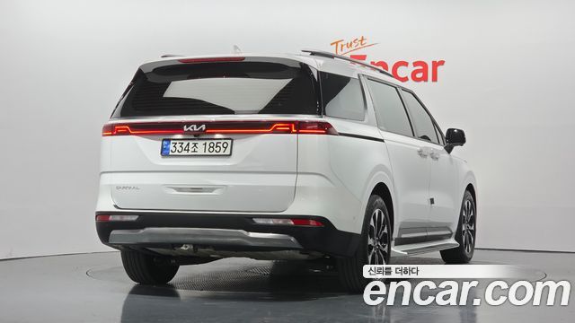 Kia Canival 2023 — photo 2