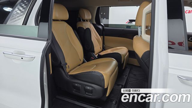 Kia Canival 2023 — photo 17