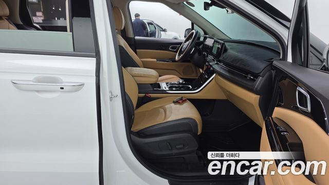 Kia Canival 2023 — photo 16