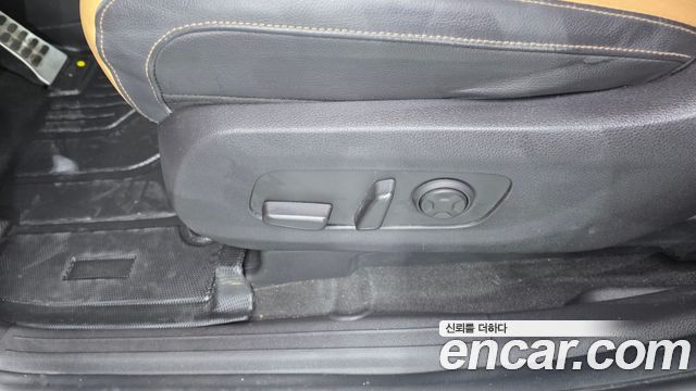 Kia Canival 2023 — photo 31