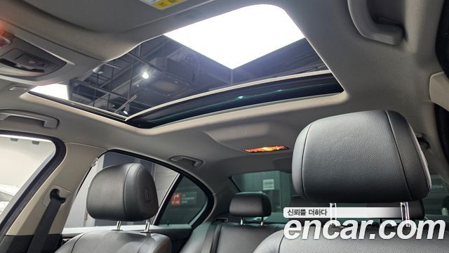 BMW 5-Series 2016 — photo 17