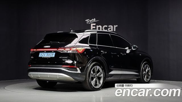Audi Q4 e-tron 2023 — photo 2