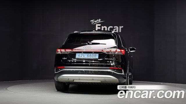 Audi Q4 e-tron 2023 — photo 4