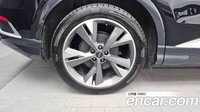 Audi Q4 e-tron 2023 — photo 5