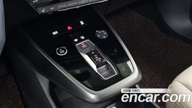 Audi Q4 e-tron 2023 — photo 9