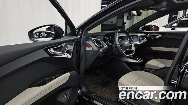 Audi Q4 e-tron 2023 — photo 10
