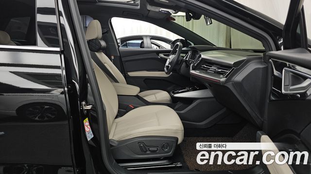 Audi Q4 e-tron 2023 — photo 11