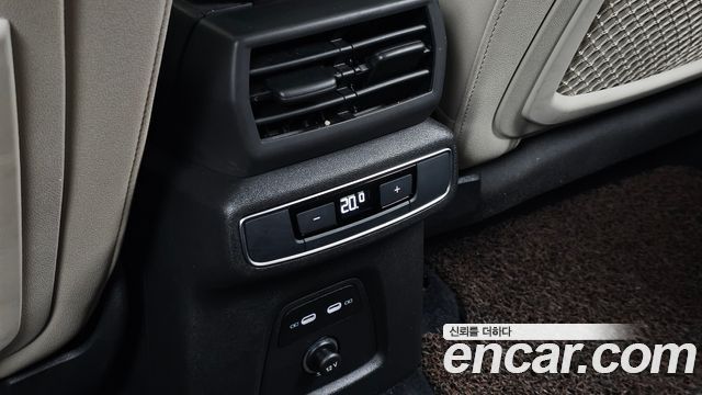Audi Q4 e-tron 2023 — photo 18