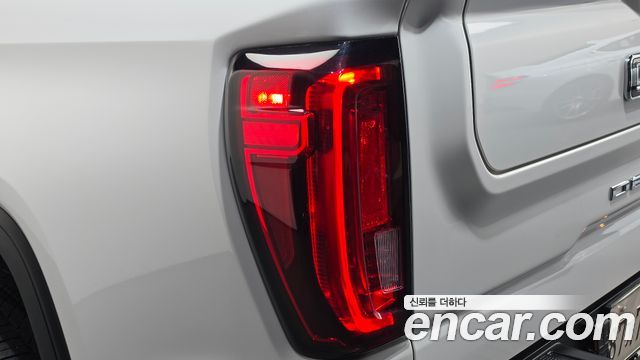 GMC Sierra 2023 — photo 9