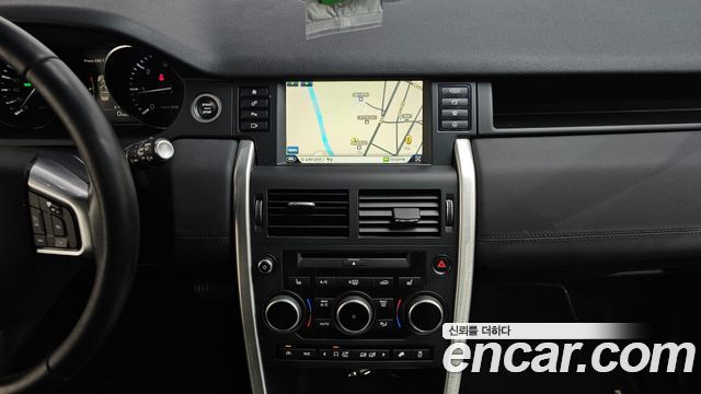 Land Rover Discovery Sport 2016 — photo 13