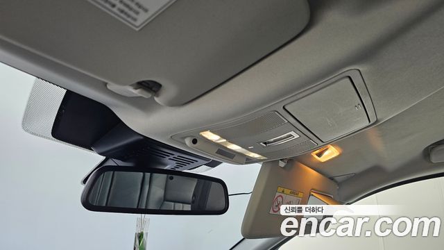 Land Rover Discovery Sport 2016 — photo 17