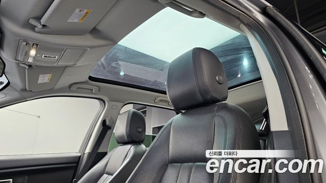 Land Rover Discovery Sport 2016 — photo 18
