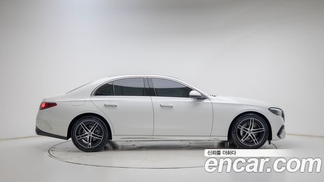 Mercedes-Benz E-Class 2026 — photo 4