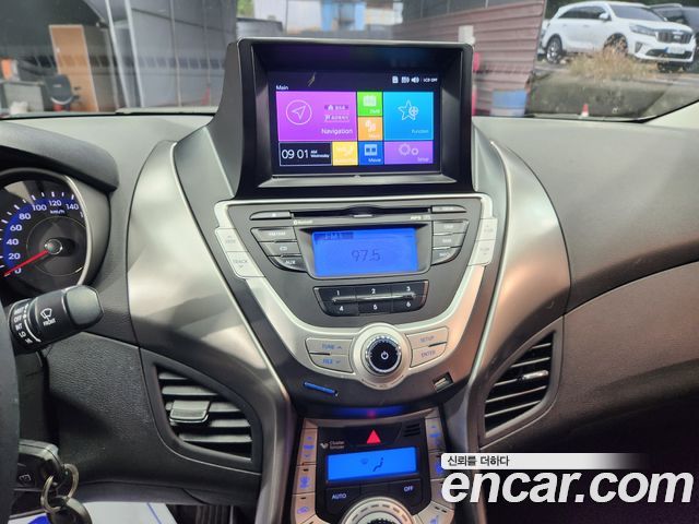 Hyundai AVANTE 2011 — photo 11