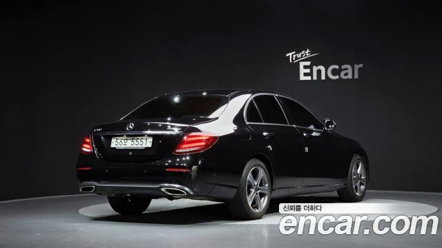 Mercedes-Benz E-Class 2018 — photo 2