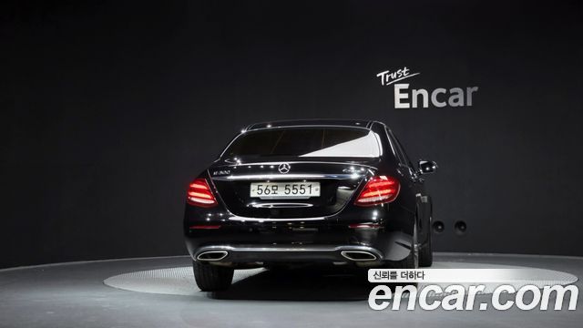 Mercedes-Benz E-Class 2018 — photo 4