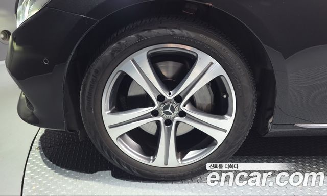 Mercedes-Benz E-Class 2018 — photo 5